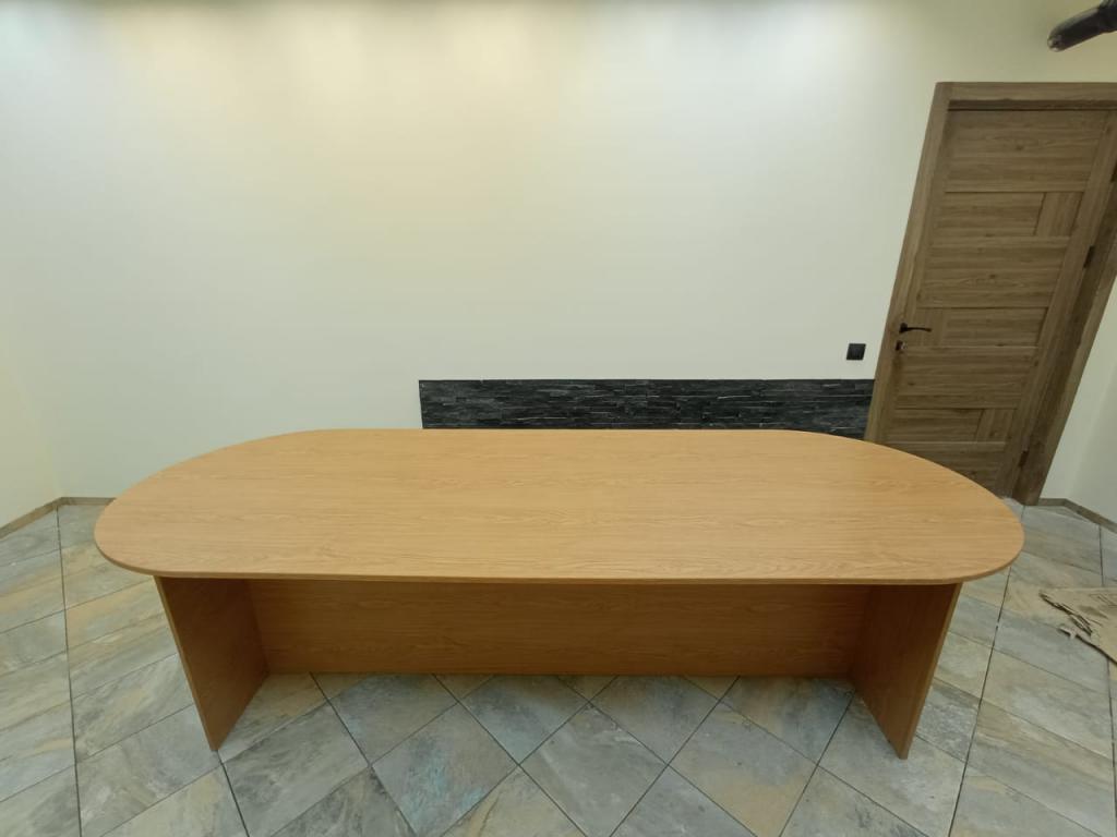 Стол из шпонированного ДСП 250 x 90 x 73 см