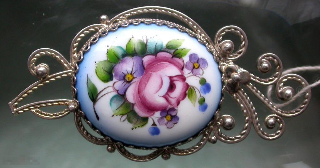Серебряная брошь. Ростовская финифть. 925 российская проба. 10.0 гр. 51 мм. Новая. 