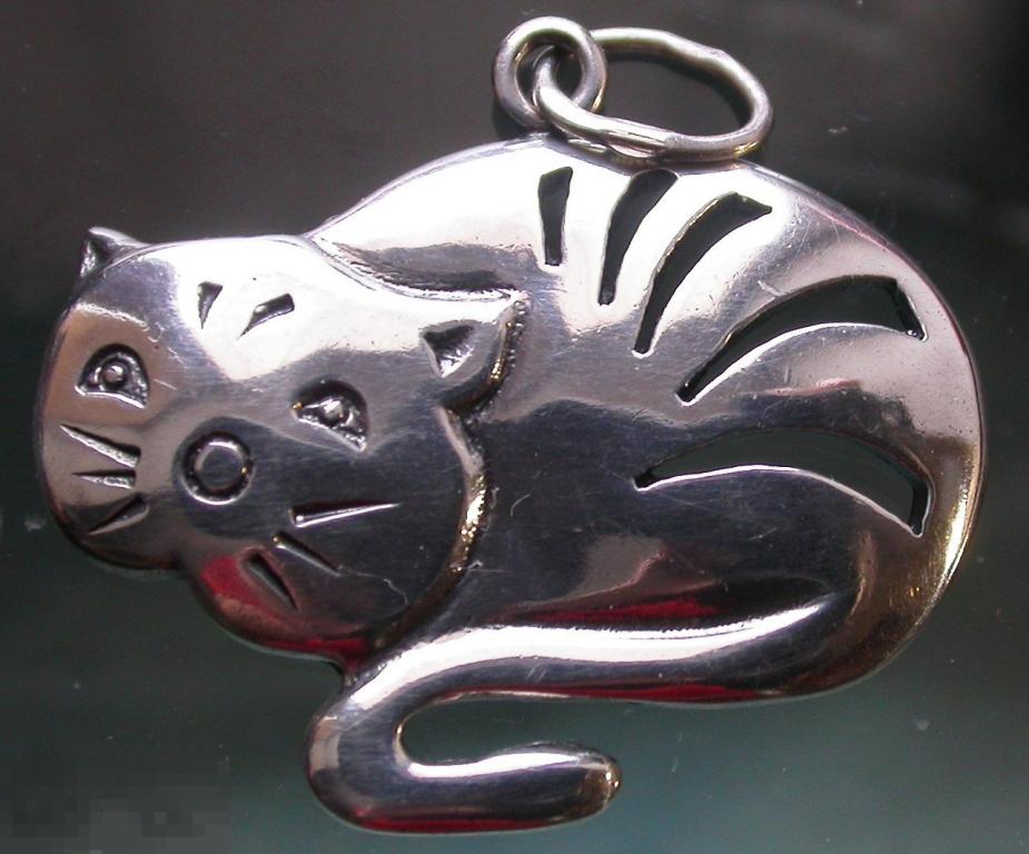 Серебряная  подвеска-котик. 925 российская  проба. 6.4 гр.