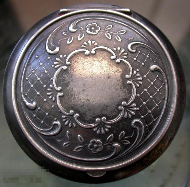 СССР. Серебряная пудреница. 875 проба с головой молотобойца. 64.9 гр.