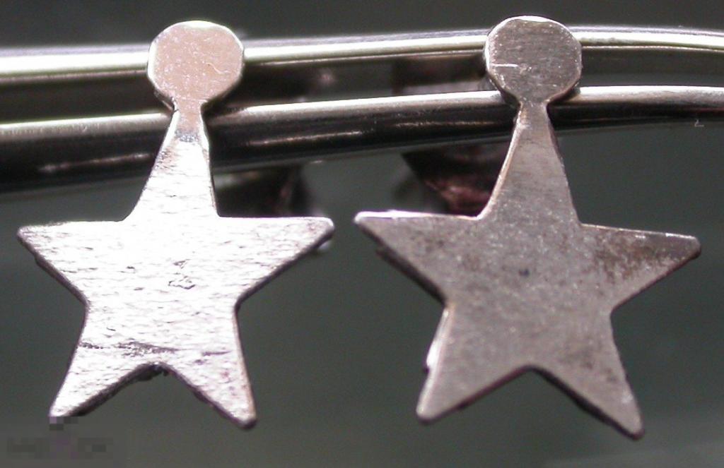 Серебряные серьги-звездочки. 925 проба. 0.5 гр. Не ношены.