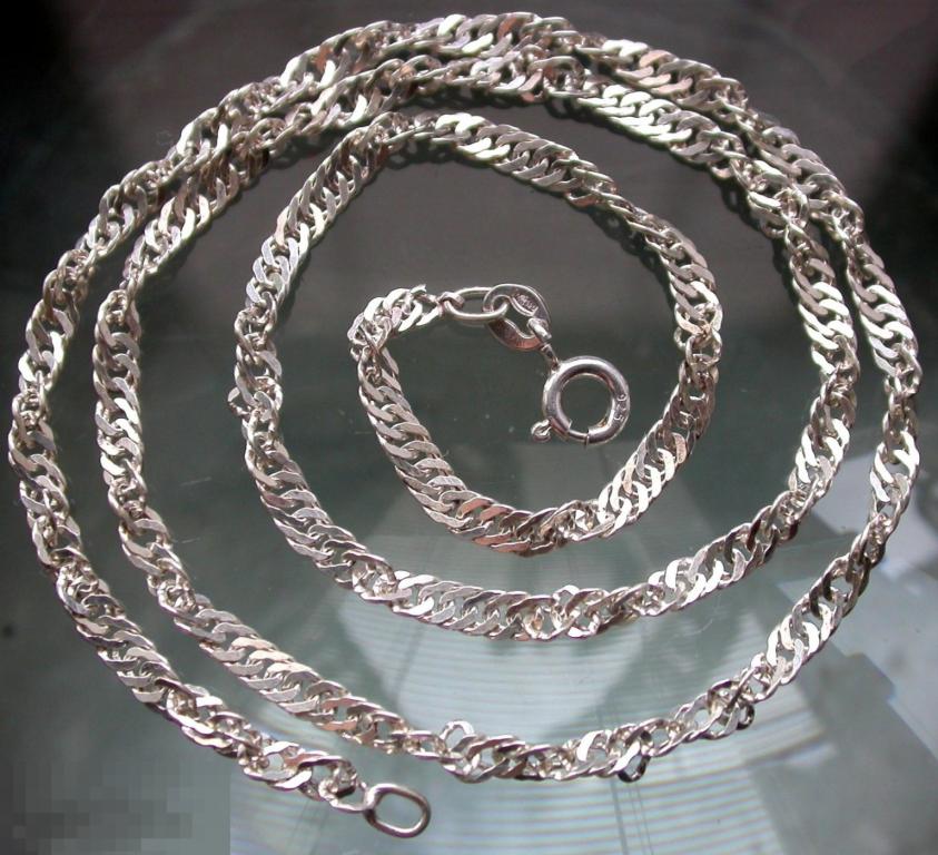 Серебряная витая цепочка. 925 проба. 5.4 гр. 44.5 см. Не ношена.