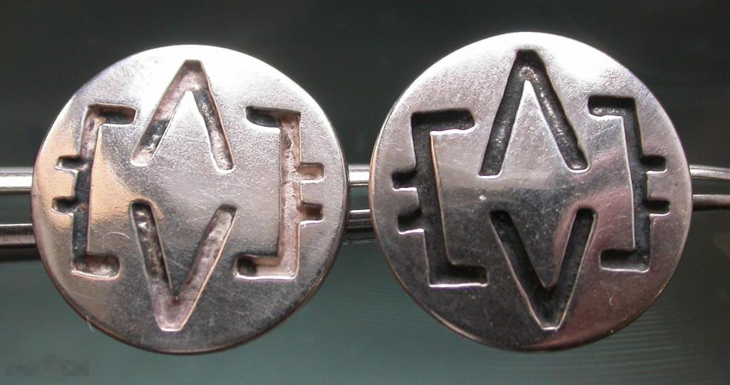 Оригинальные серебряные серьги. 925 проба. 3.8 гр. Не ношены.