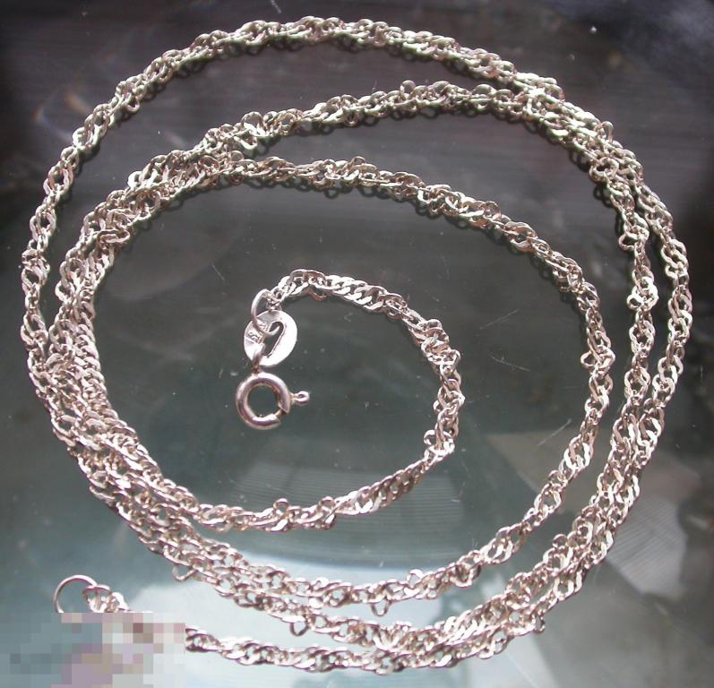 Серебряная витая цепочка. 925 проба. 3.3 гр. 58 см. Не ношена.