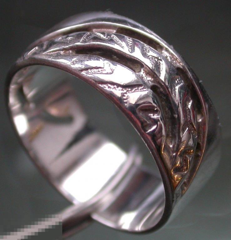Серебряное кольцо. 925 российская проба. 5.4. гр. Размер 18.