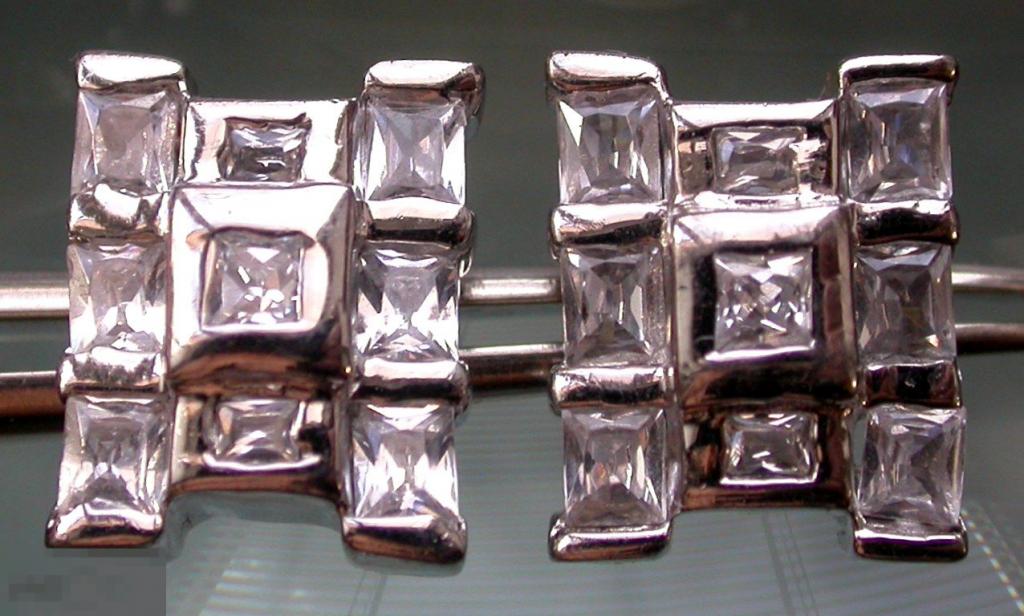 Серебряные серьги с фианитами или цирконами. 925 проба. 6.5 гр. Новые.