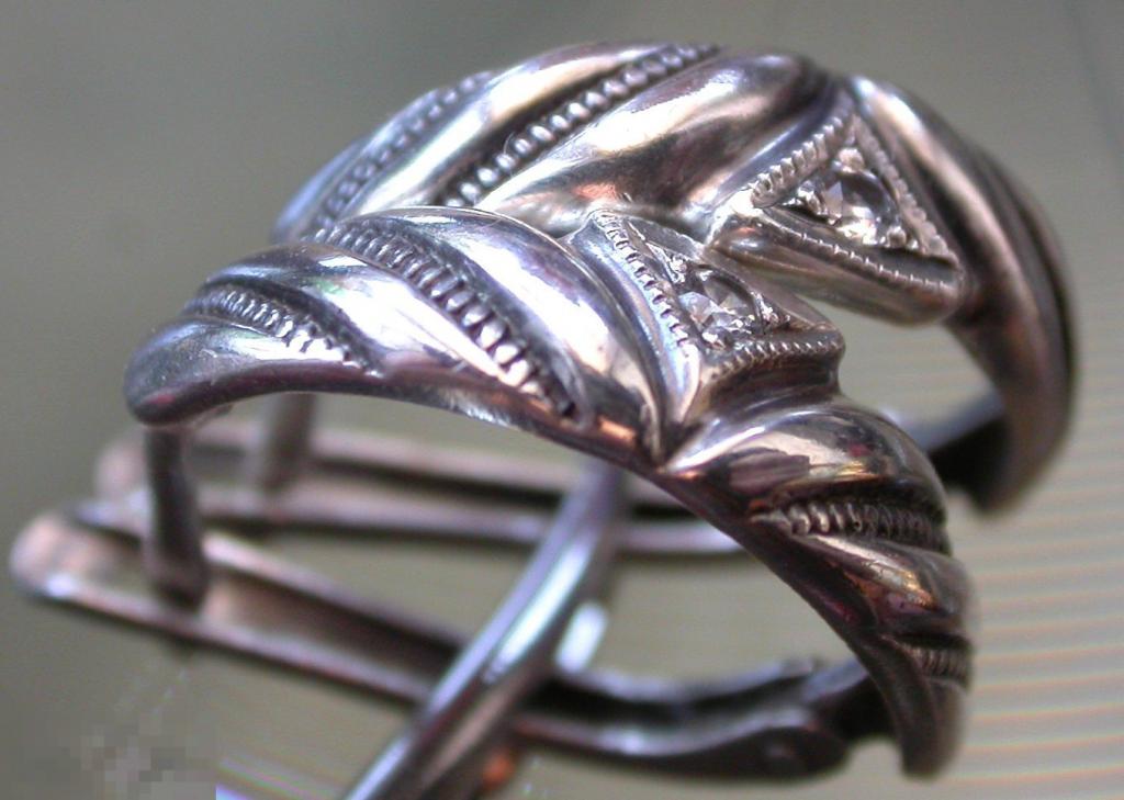 Серебряные серьги с фианитами. 925 российская проба. 4.3 гр.