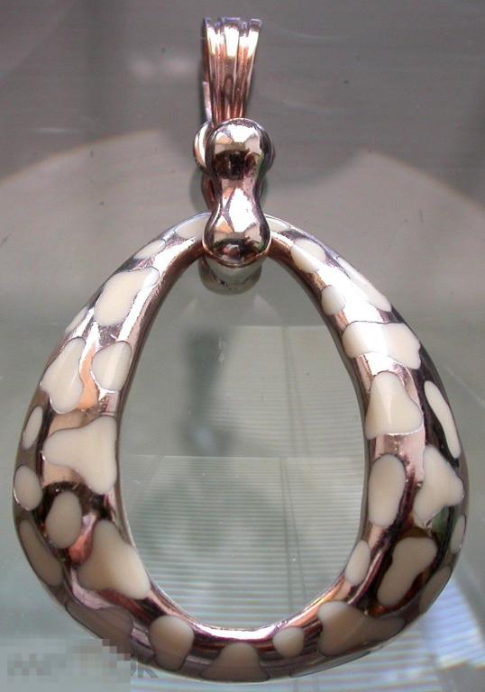 Серебряная позолоченная подвеска с эмалью. 925 проба. 7.0 гр. Не ношена.