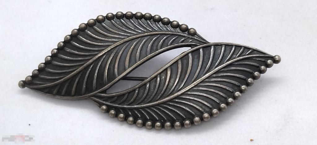 КРУПНАЯ БРОШЬ "ЛИСТЬЯ"  МЕЛЬХИОР( ПОСЕРЕБРЕНИЕ) СССР 6*2,8см