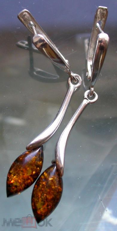 Серебряные серьги с янтарем. 925 российская  проба. 4.4 гр.