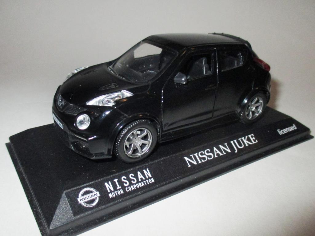 модель авто Nissan Juke / Ниссан Джук (на подставке), читайте описание!!!