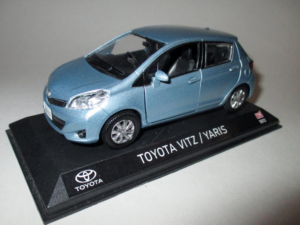 модель авто Toyota Vitz / Yaris - Тойота Витц / Ярис (на подставке), читайте описание!!!