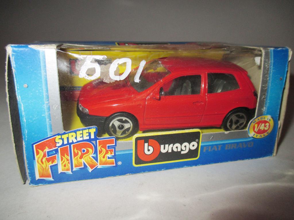 модель авто 1-43 Fiat Bravo / Фиат Браво ( Burago ) читайте описание !!!