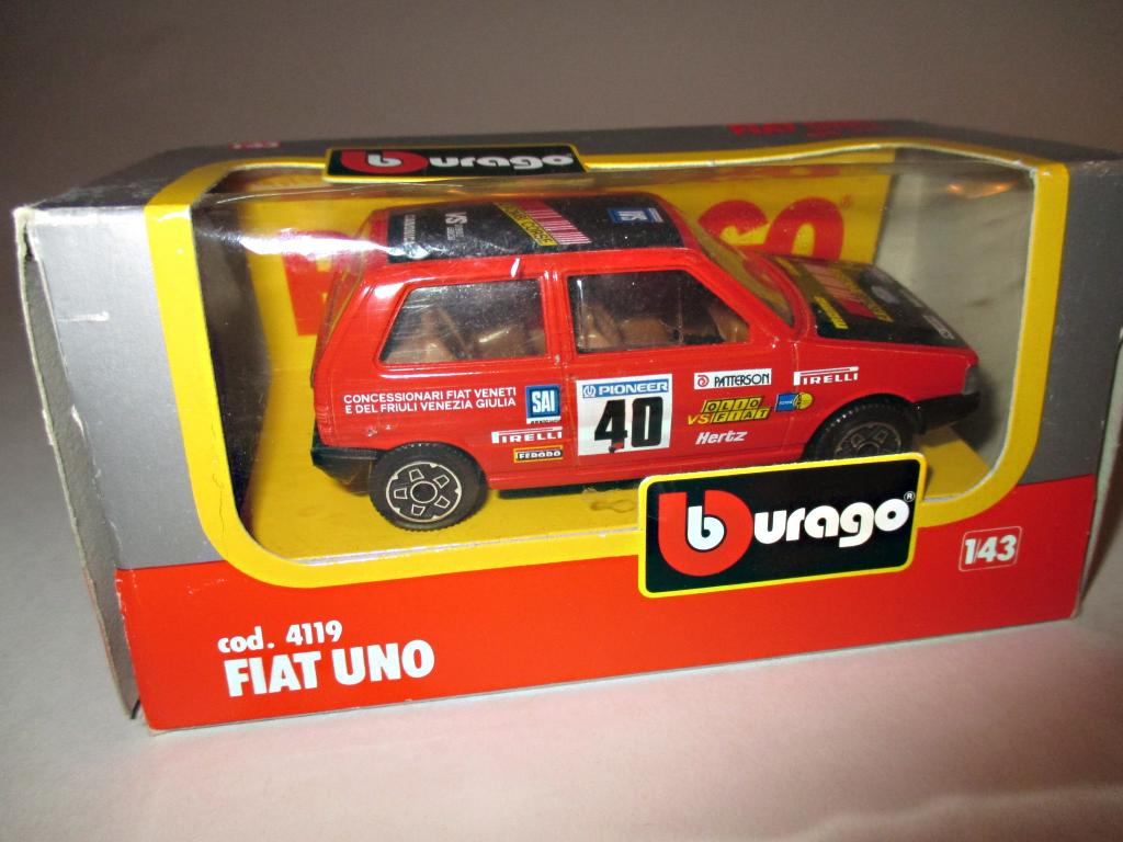 модель авто 1-43 Fiat Uno / Фиат Уно (Burago ) читайте описание !!!