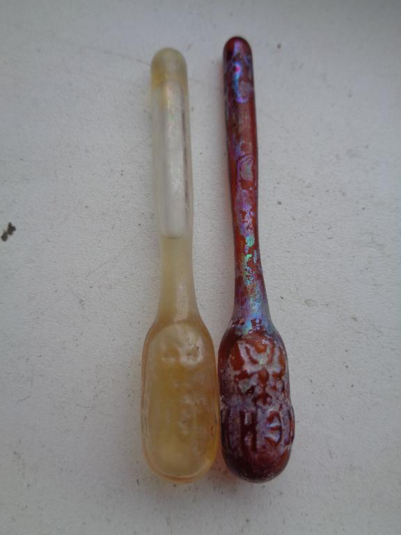 царские ампулы-целые,стекло-две штуки,одним лотом.Редкость!