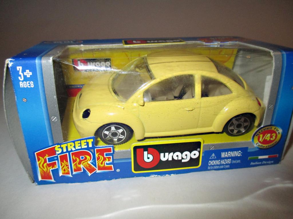 модель авто 1-43 Volkswagen New Beetle / Фольцваген Новый Беетли (Burago ) читайте описание !!!