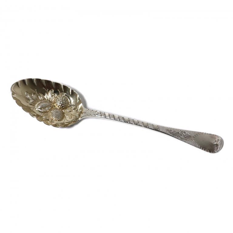 Серебряная сервировочная ложка. Англия, 1840 год