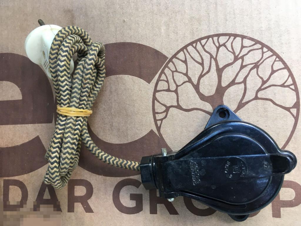 Старая розетка с проводом СССР