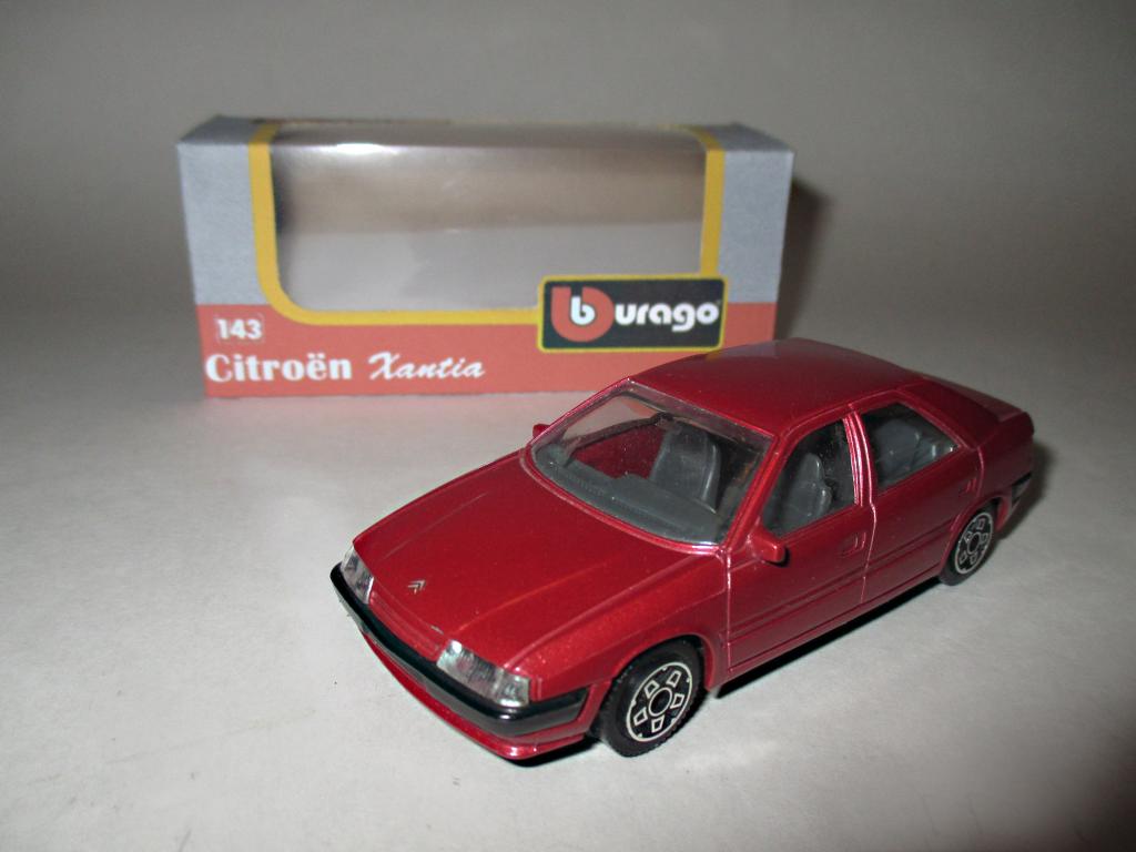 модель авто 1-43 Citroen Xantia / Ситроен Ксантия (Burago ) читайте описание !!!