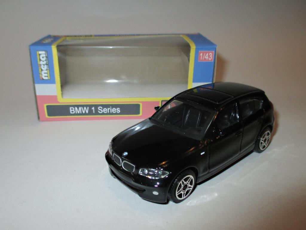 модель авто 1-43 BMW 1 Series / БМВ 1 Серия (Burago ) Читайте описание!!!