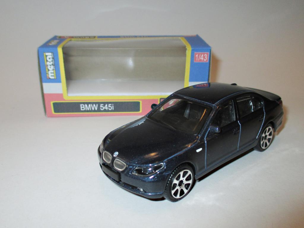 модель авто 1-43 BMW 545i / БМВ 545и (Burago ) Читайте описание!!!