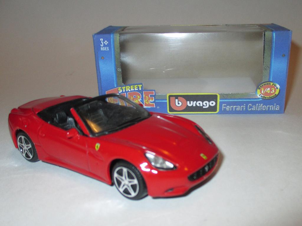 модель авто 1-43 Ferrari California / Феррари Калифорния ( Burago ) Читайте описание!!!