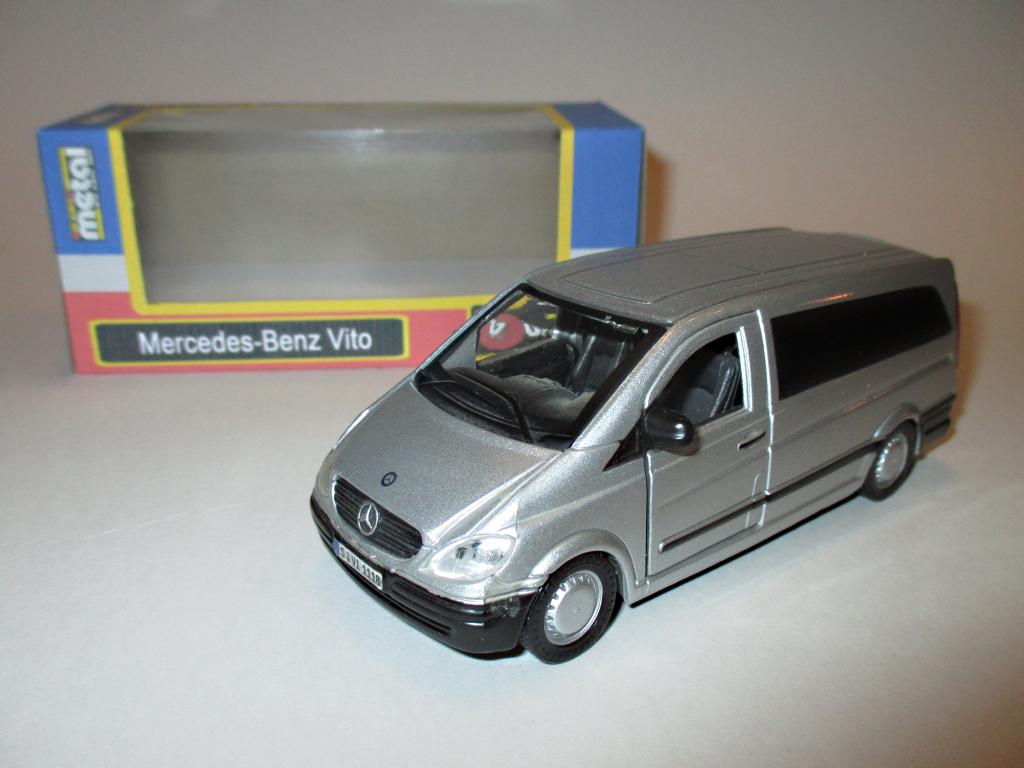 модель авто Mercedes Benz Vito / Мерседес Бенц Вито ( Burago ) Читайте описание!!!