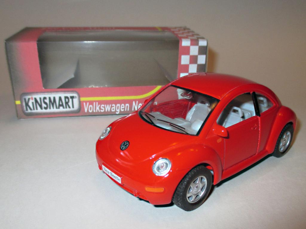модель авто Volkswagen New Beetle /Фольцваген Новый Беетли ( Kinsmart ) Читайте Описание!!!