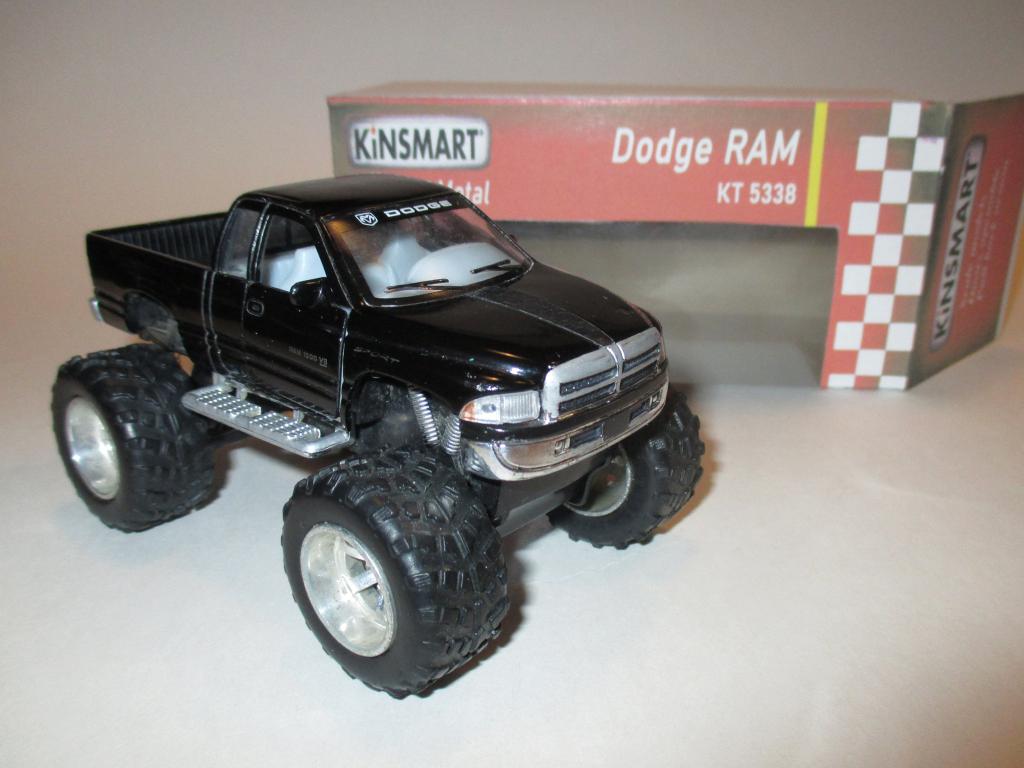 модель авто Dodge RAM / Додж РАМ ( Kinsmart ) Читайте Описание!!!