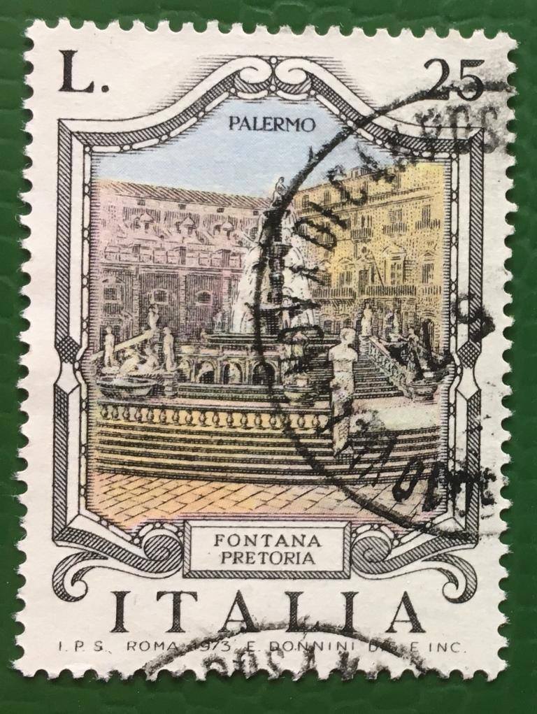 Марка. Знаменитые фонтаны.  Италия. 1973 г.