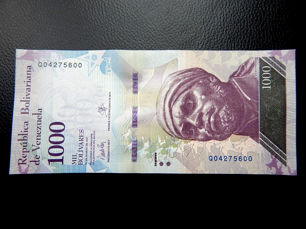 Бона 1000 боливар 2017 года серии "Q" Венесуэла UNC