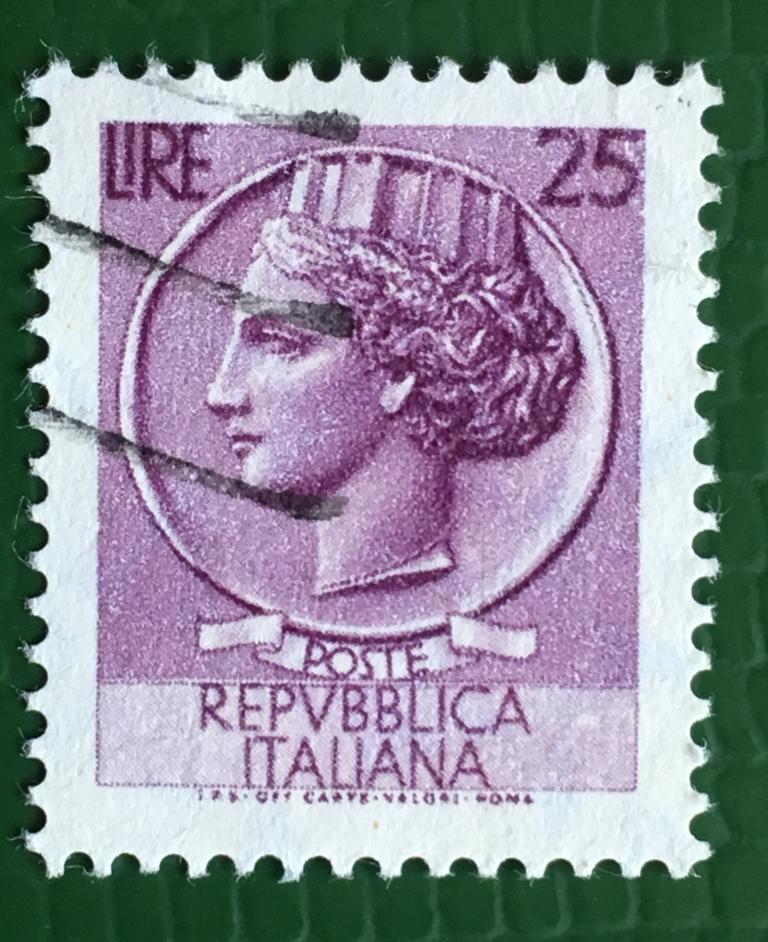 Марка. Стандартная серия.  Италия. 1968 г.
