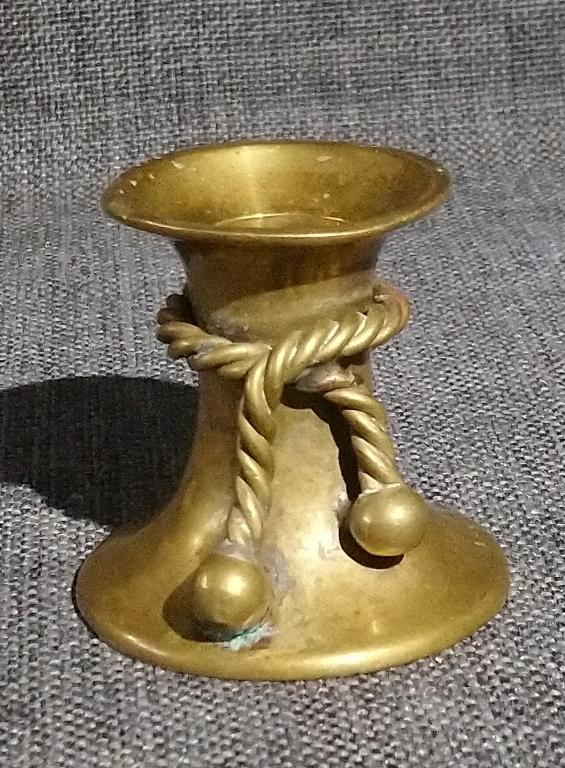 Маленький Подсвечник с подвязками  латунь Германия винтаж