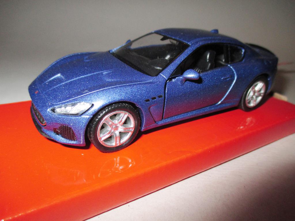 модель авто Maserati Granturismo MC / Мазерати Грантуризмо МЦ (MOBICARO) Читайте описание !!!