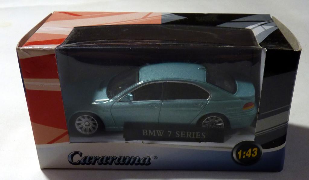 Масштабная модель BMW 7 Series 1:43 Cararama в коробке