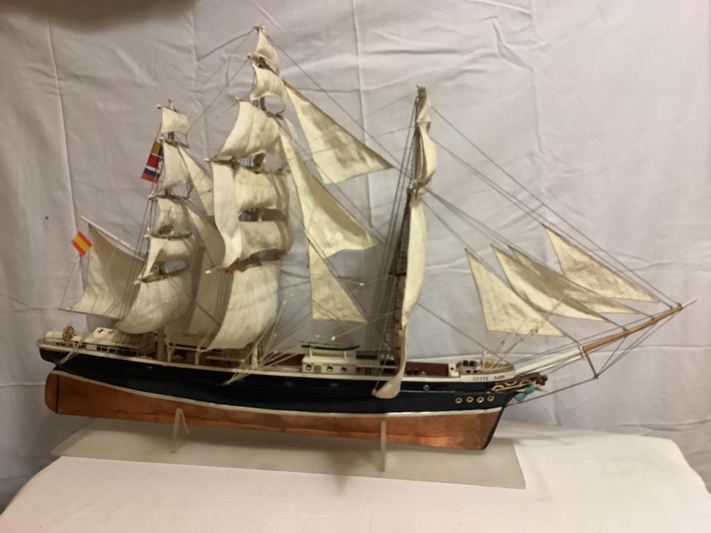 Модель парусного клипера 3- х мачтовый Катти Сарк  ручной работы.Цена снижена.
