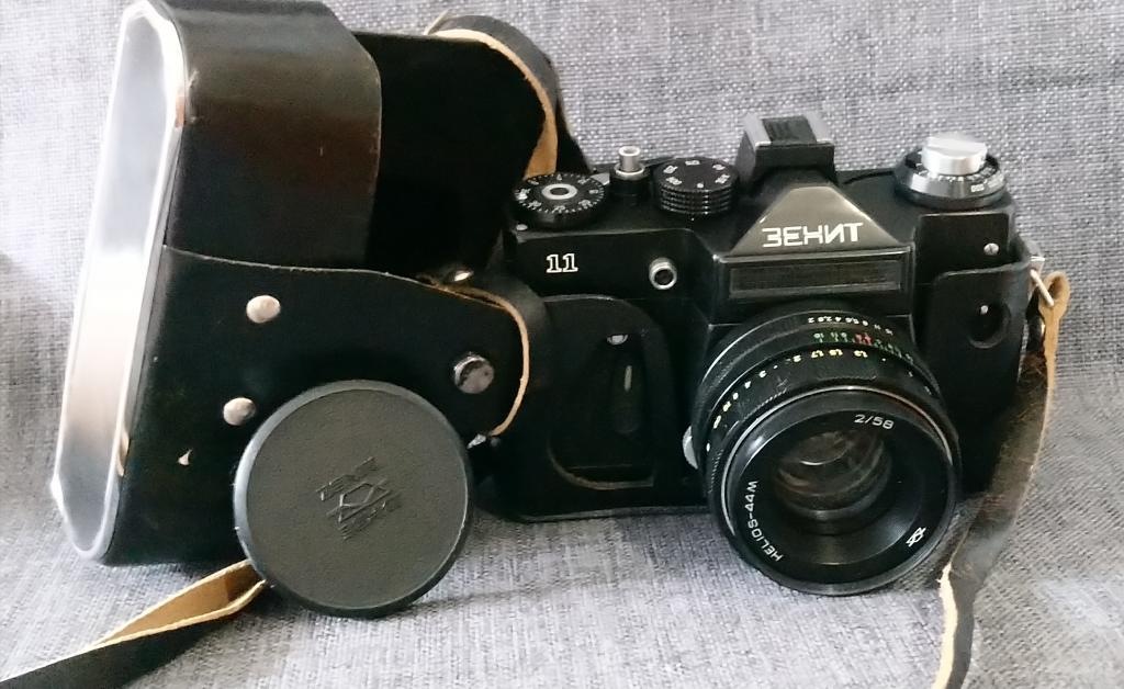 Фотоаппарат Зенит 11 Zenit объектив Helios-44M СССР