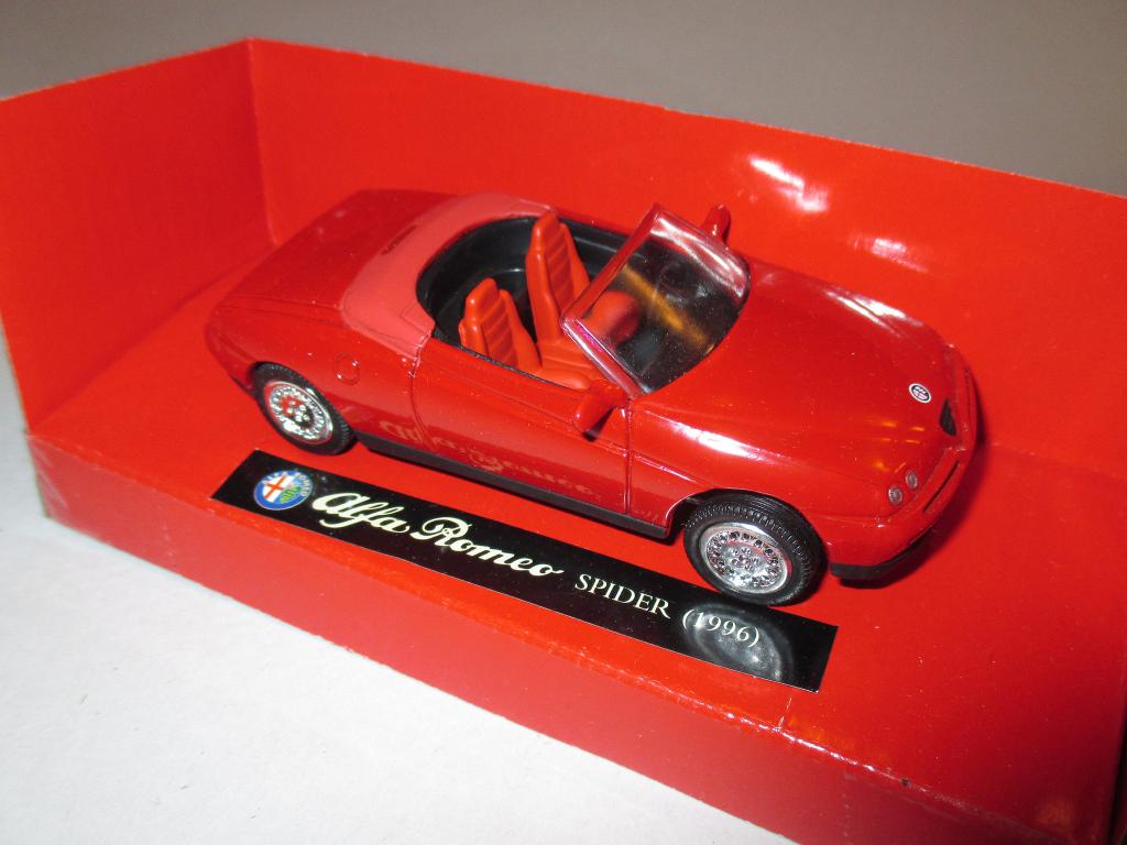 модель авто Alfa Romeo Spider / Альфа Ромео Спайдер (NEW RAY) Читайте описание!!!
