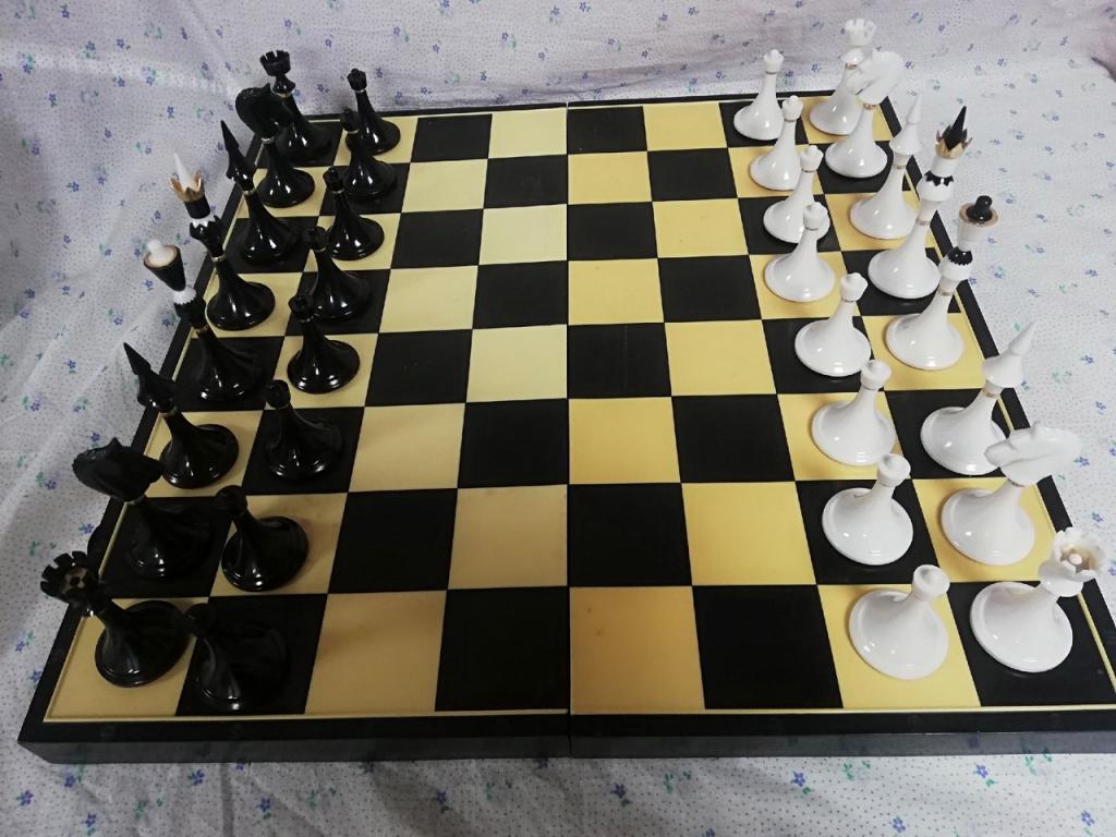 Шахматы СССР  г. Минск БССР  Фигуры из бакелита  Олимпиада 80 .Знак качества ! РАРИТЕТ !!!