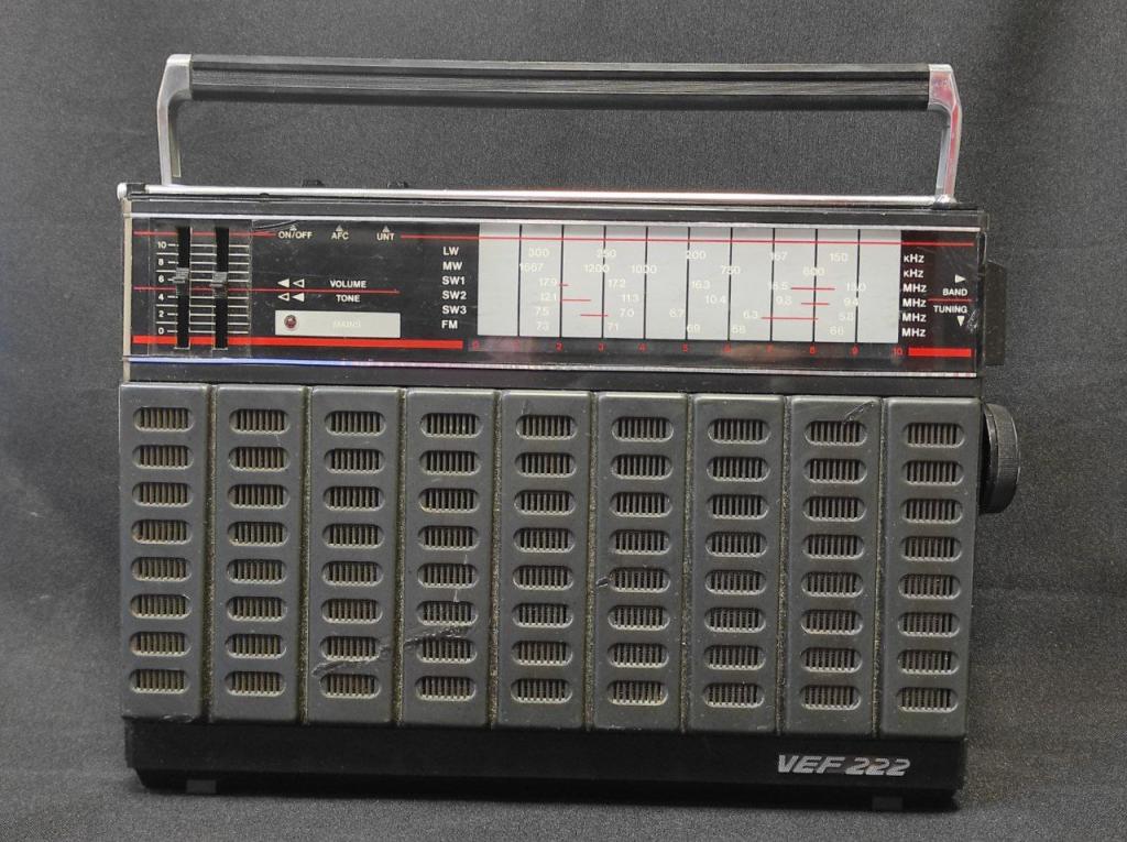 Нечастый радиоприемник "ВЭФ-222" Рабочий! Переделан на современные волны. + провод. СССР.