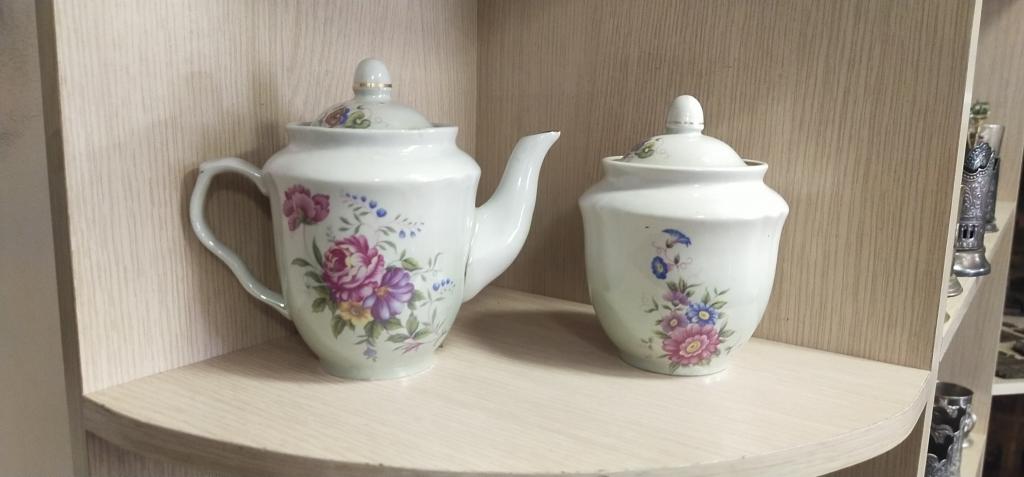 Чайник (заварник) и сахарница " Цветы ". Фарфор. СССР. Барановка.