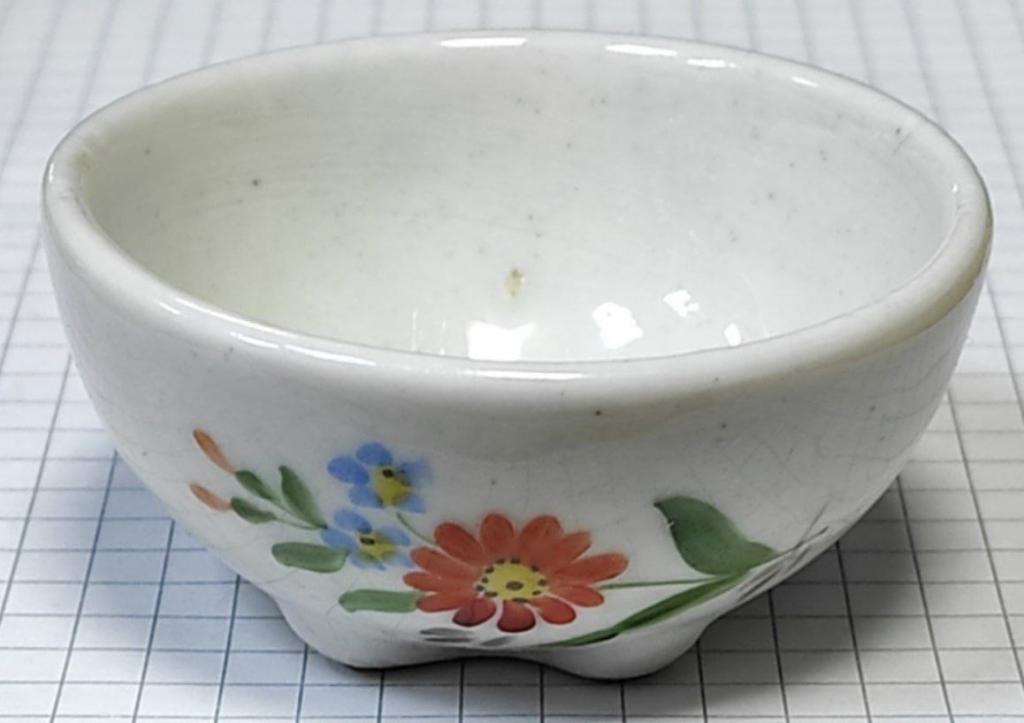 Фарфоровая солонка "Аленький цветочек?" 6х6х3 см. Винтаж. Редкость. 1950е? СССР?