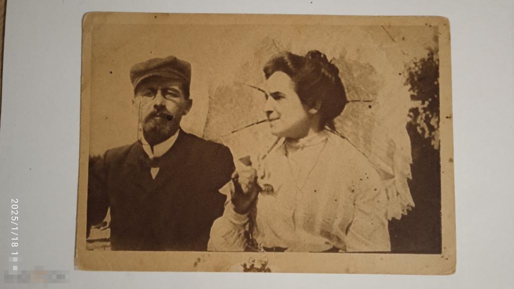 А. П. Чехов и О. Книппер-Чехова, зонтик, платье.. Изд. ГИЗ