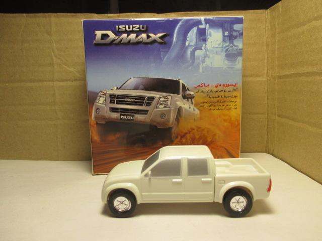 ISUZU DMAX  размер HOT WHEELS  МОДЕЛЬ ФЛЭШКА В ПОДАРОЧНОЙ КОРОБКЕ