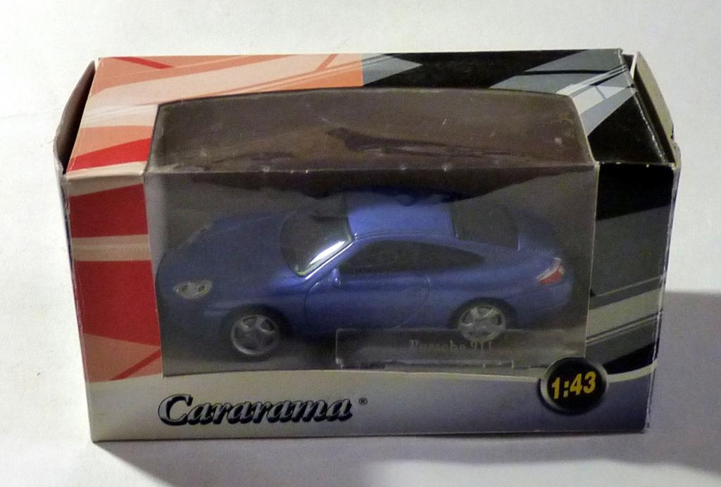 Масштабная модель Porsche 911 1:43 Cararama в коробке