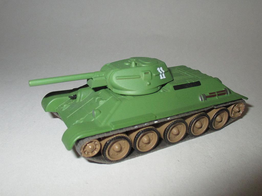 модель танк T-34 (готовая Фабричная 1/72) Читайте описание !!