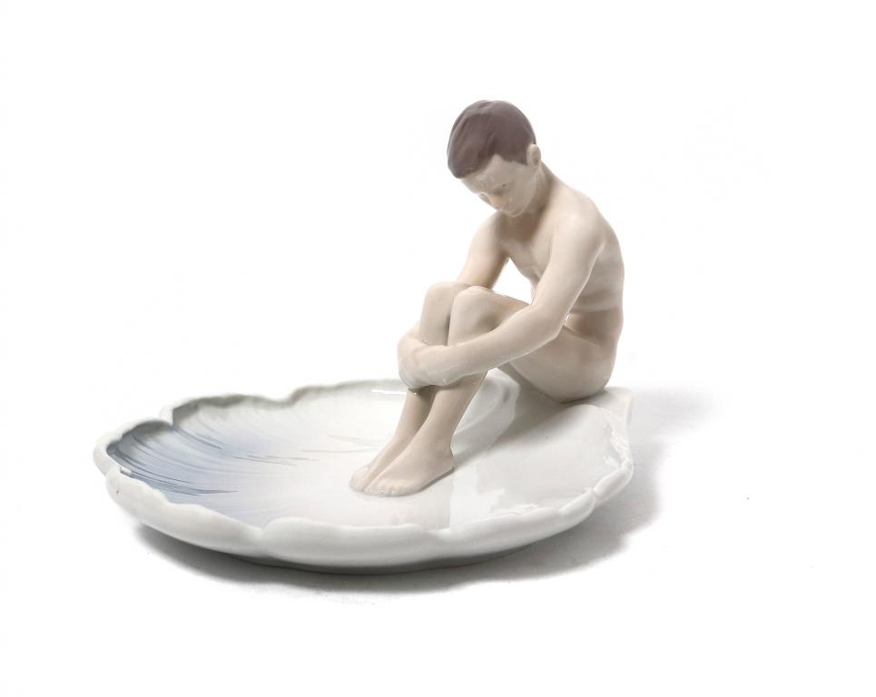 Фарфоровая ваза с мальчиком. Bing & Grondahl