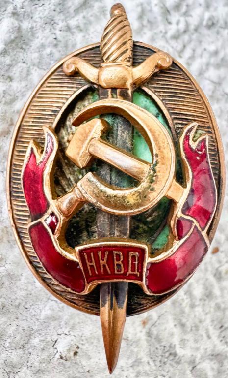 Нагрудный знак заслуженного работника НКВД с грамотой, очень редкий, подпись Берии
