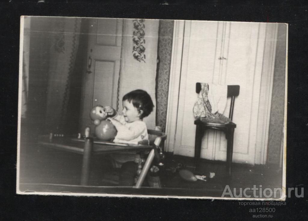 фото 1961 Счастливое детство ребенок игрушка Неваляшка р-р 88х58 мм