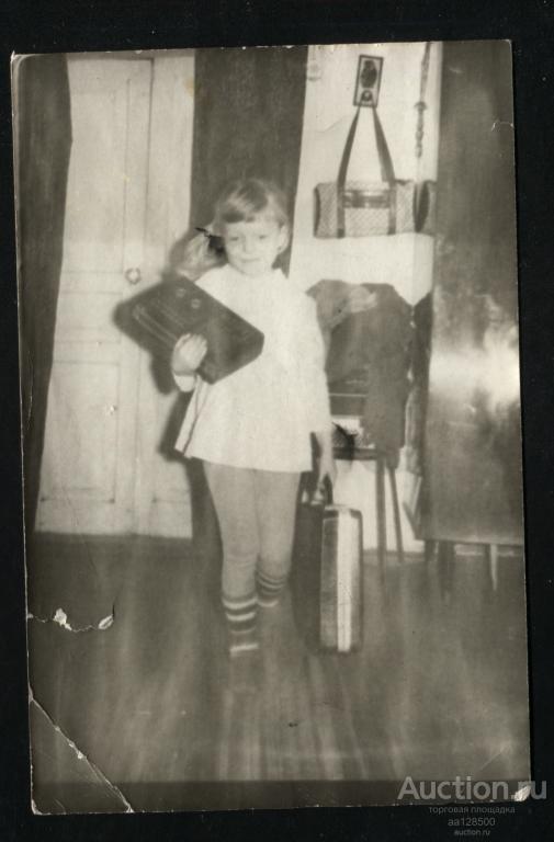 фото Советский быт девочка магнитофон р-р 97х148 мм